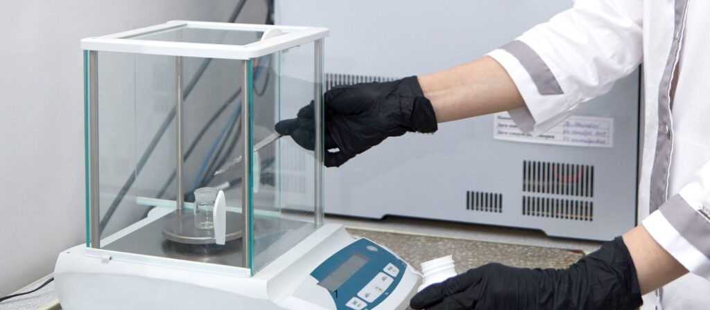 Como Usar uma Balança de Precisão no Laboratório